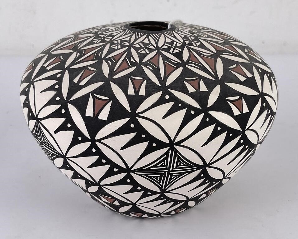 Artwork by Miranda Leno, Pot Vase, Made of Pottery