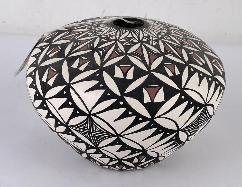 Artwork by Miranda Leno, Pot Vase, Made of Pottery