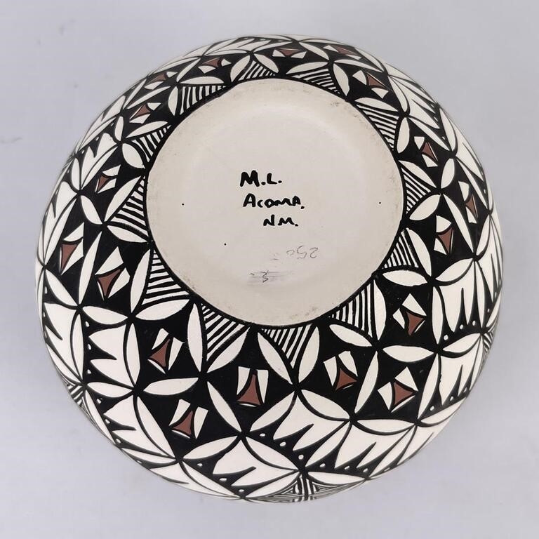 Artwork by Miranda Leno, Pot Vase, Made of Pottery