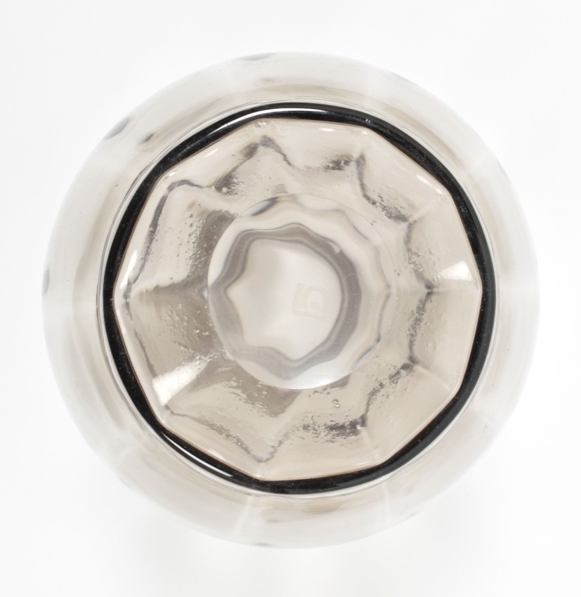 Artwork by Willem Jacob Rozendaal, Grey-purple vase; Trompet vase, Made of decoration