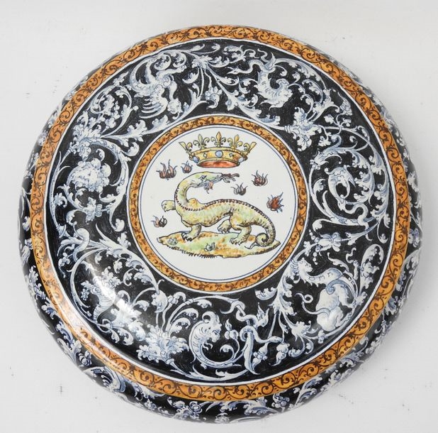 Artwork by Ulysse Besnard, Round polychrome earthenware bonbonniere decorated with the crowned salamander housed in a medallion and on a black background, Made of polychrome earthenware