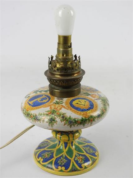 LAMP on pedestal in polychrome earthenware decorated with medallions and chimeric animals.