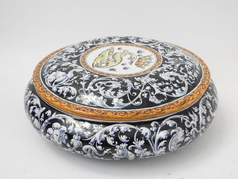 Artwork by Ulysse Besnard, Round polychrome earthenware bonbonniere decorated with the crowned salamander housed in a medallion and on a black background, Made of polychrome earthenware