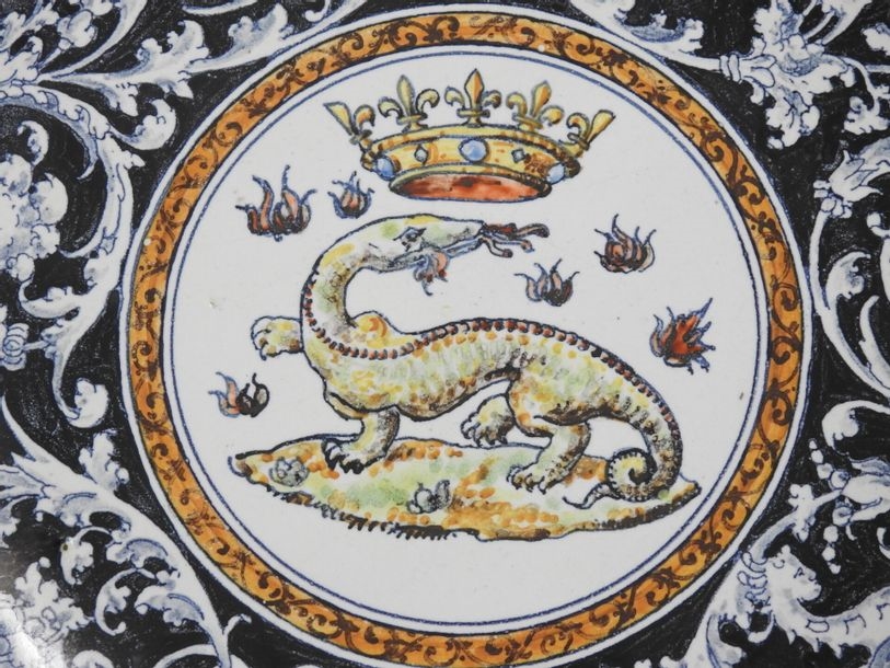 Artwork by Ulysse Besnard, Round polychrome earthenware bonbonniere decorated with the crowned salamander housed in a medallion and on a black background, Made of polychrome earthenware