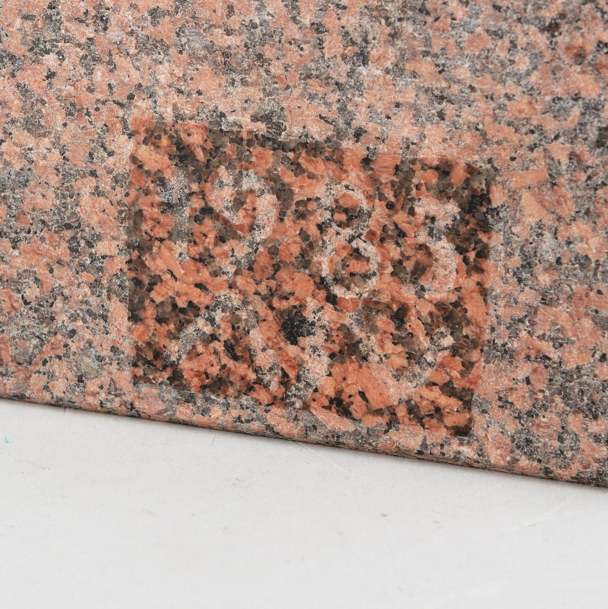 Artwork by Ari Virtanen, Aamu (Morning), Made of marble and pedestal granite