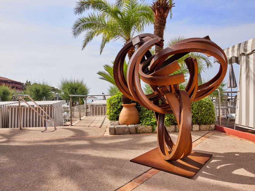 Artwork by Anachar Basbous, Météorite, Made of Corten steel