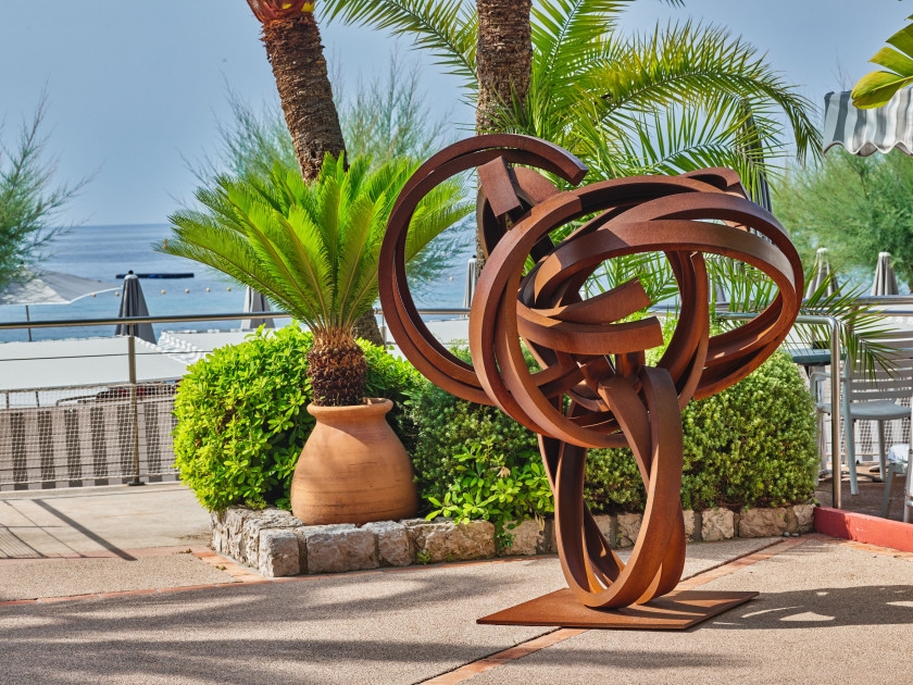 Artwork by Anachar Basbous, Météorite, Made of Corten steel
