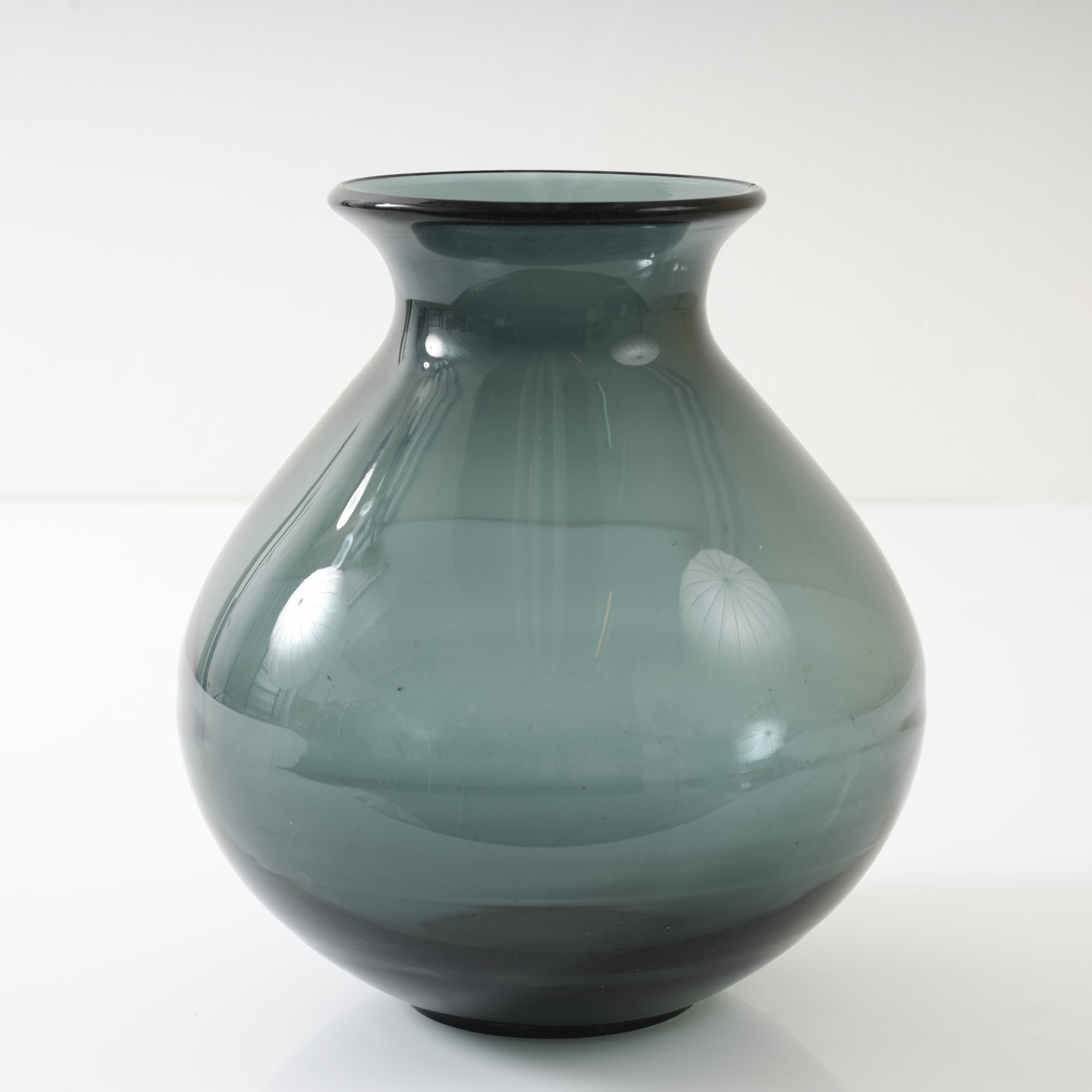 Wilhelm Wagenfeld | Vase (1952) | MutualArt