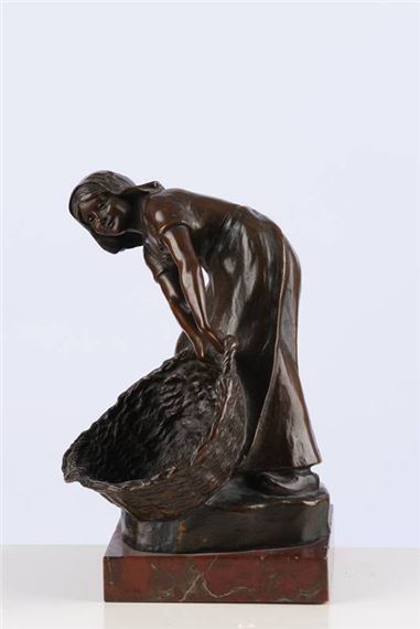 Junge Frau mit großem Korb by Rudolf Marcuse, 1902