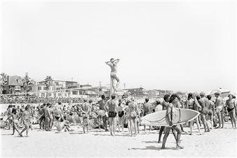 Time Capsule of '70s Los Angeles Beaches from Tod Papageorge