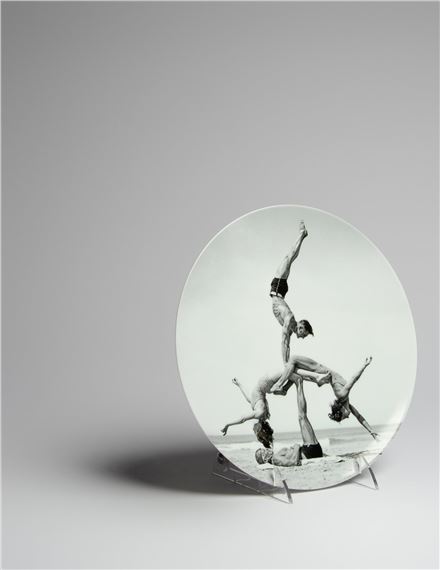 Plaque D'artiste Jeff Koons 'Fonctionne Sur N'importe Quoi (W.O.W)' 2012 - 10,25 X 10,25 Pouces - Pop Art