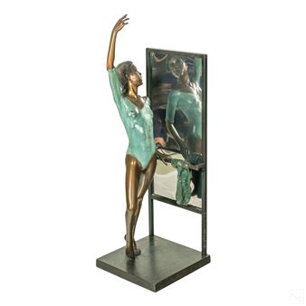 Portraying a ballerina practicing - Richard Shiloh