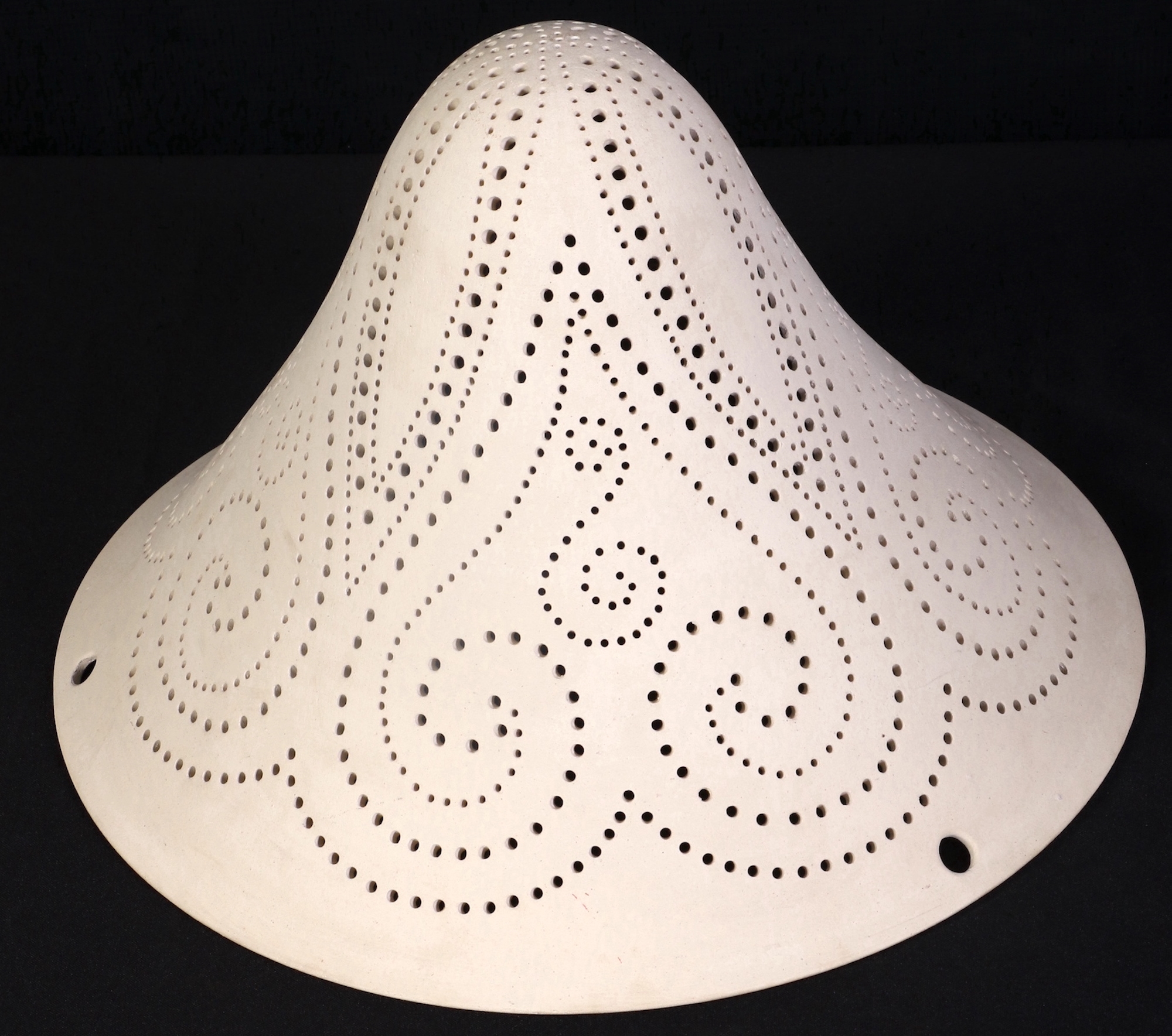 Artwork by Loren Kaplan, LIGHT 2, Made of ceramic