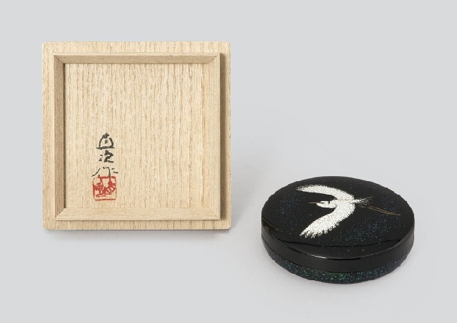 Artwork by Naoji Terai, Incense container depicting bird in maki-e lacquer, Made of lacquer
