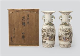 Satsuma vase in overglaze enamel and gold (a set of 2) - Eiraku  Zengoro XIV