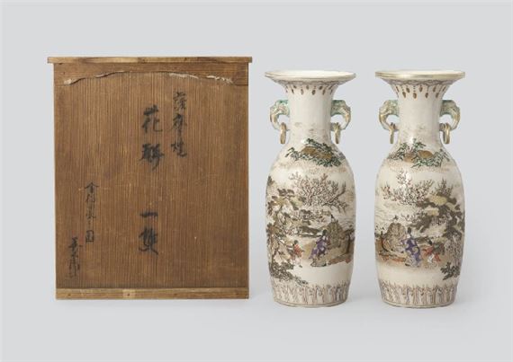 Satsuma vase in overglaze enamel and gold (a set of 2) - Eiraku  Zengoro XIV
