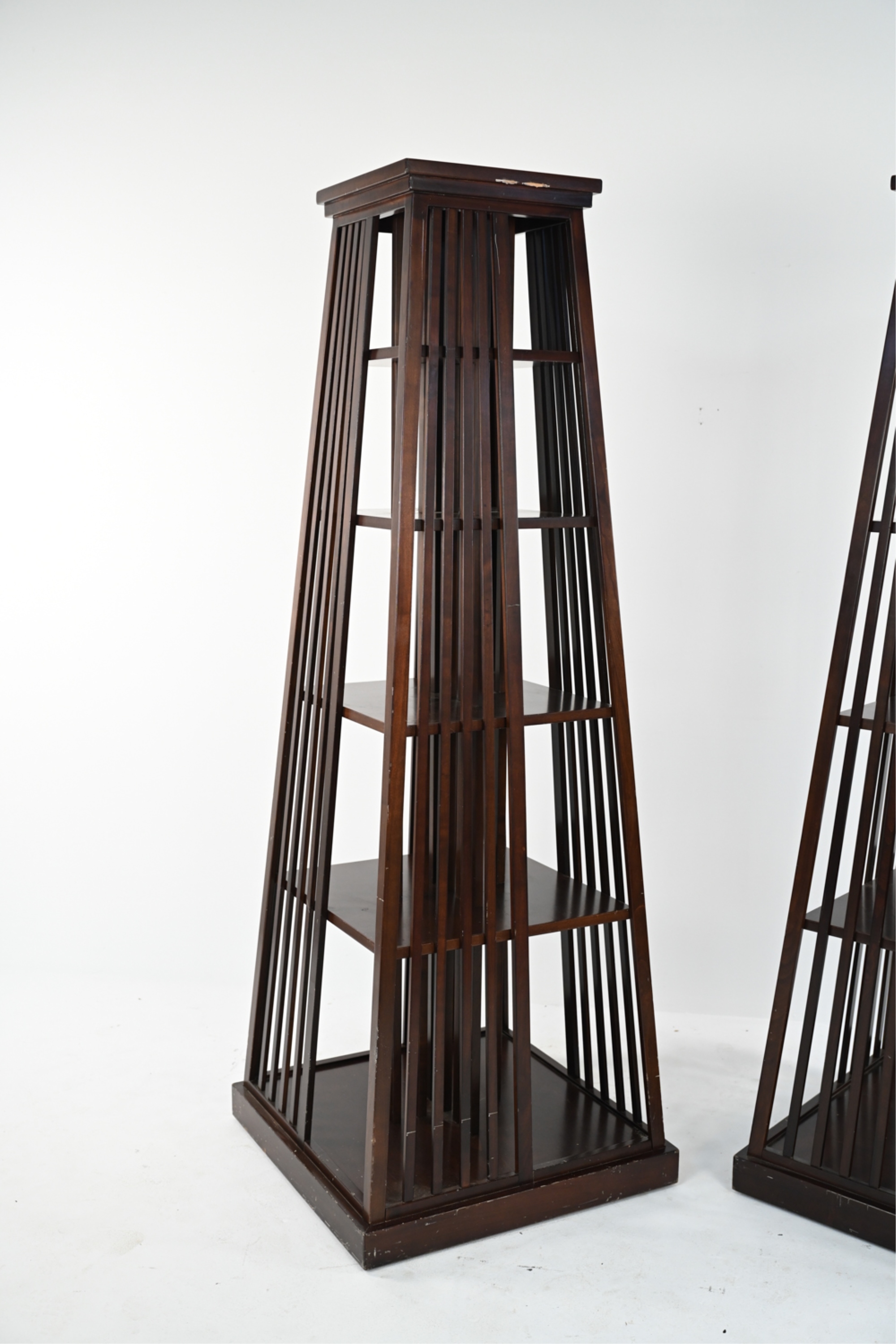 Artwork by Alexis de la Falaise, Pyramide, Made of wood