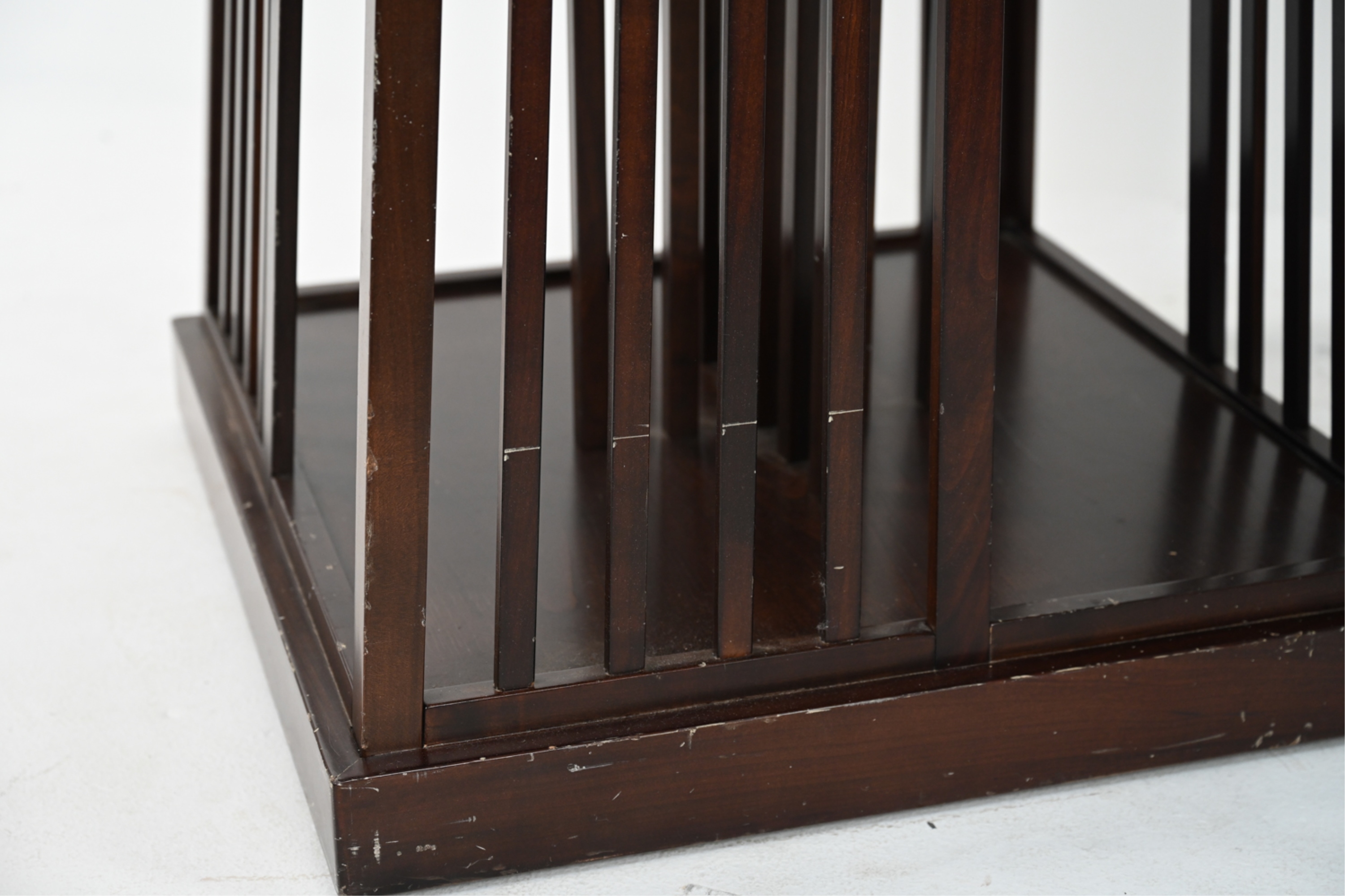 Artwork by Alexis de la Falaise, Pyramide, Made of wood