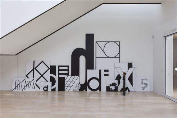 The Remains of 100 Days… - Lenbachhaus