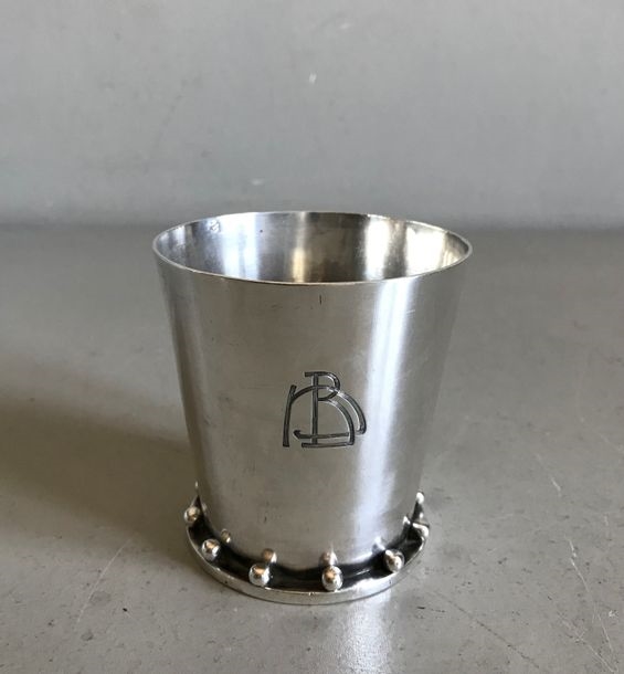 Jean Puiforcat Timbale en argent à base débordante ornée de petites