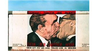 Dmitri Vrubel, Who Planted a Kiss on the Berlin Wall, Dies at 62