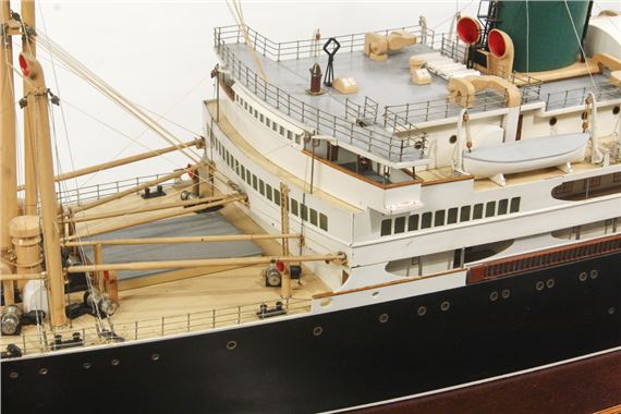 Santa Rosa | CASED SHIP MODEL - Builder's Waterline Model (1932 ...