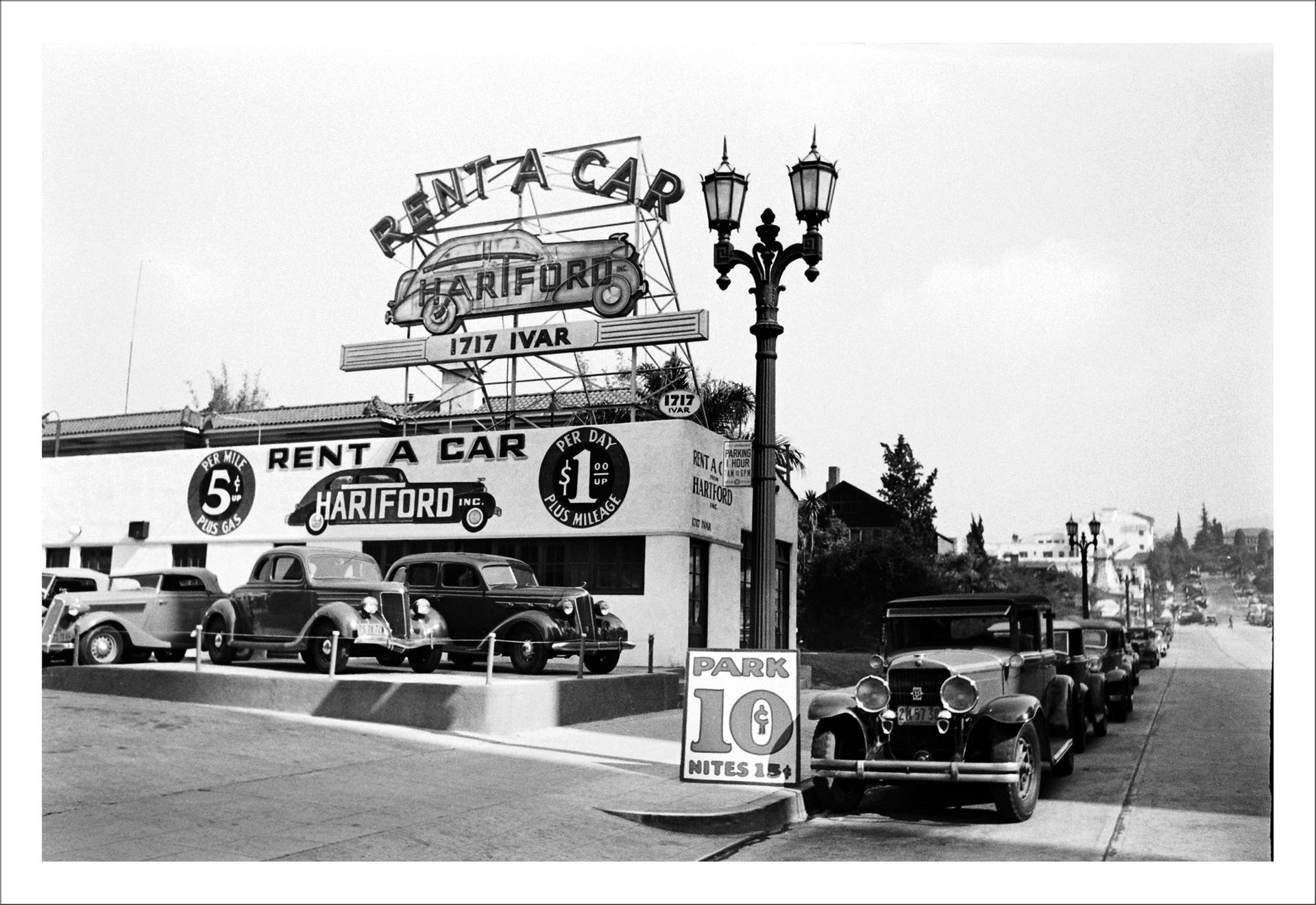 Alfred Eisenstaedt Vintage car rental in Hollywood in the late 1930s