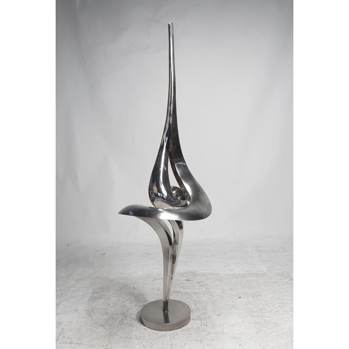 Artwork by Gidon Graetz, Compostion, Made of chromed metal