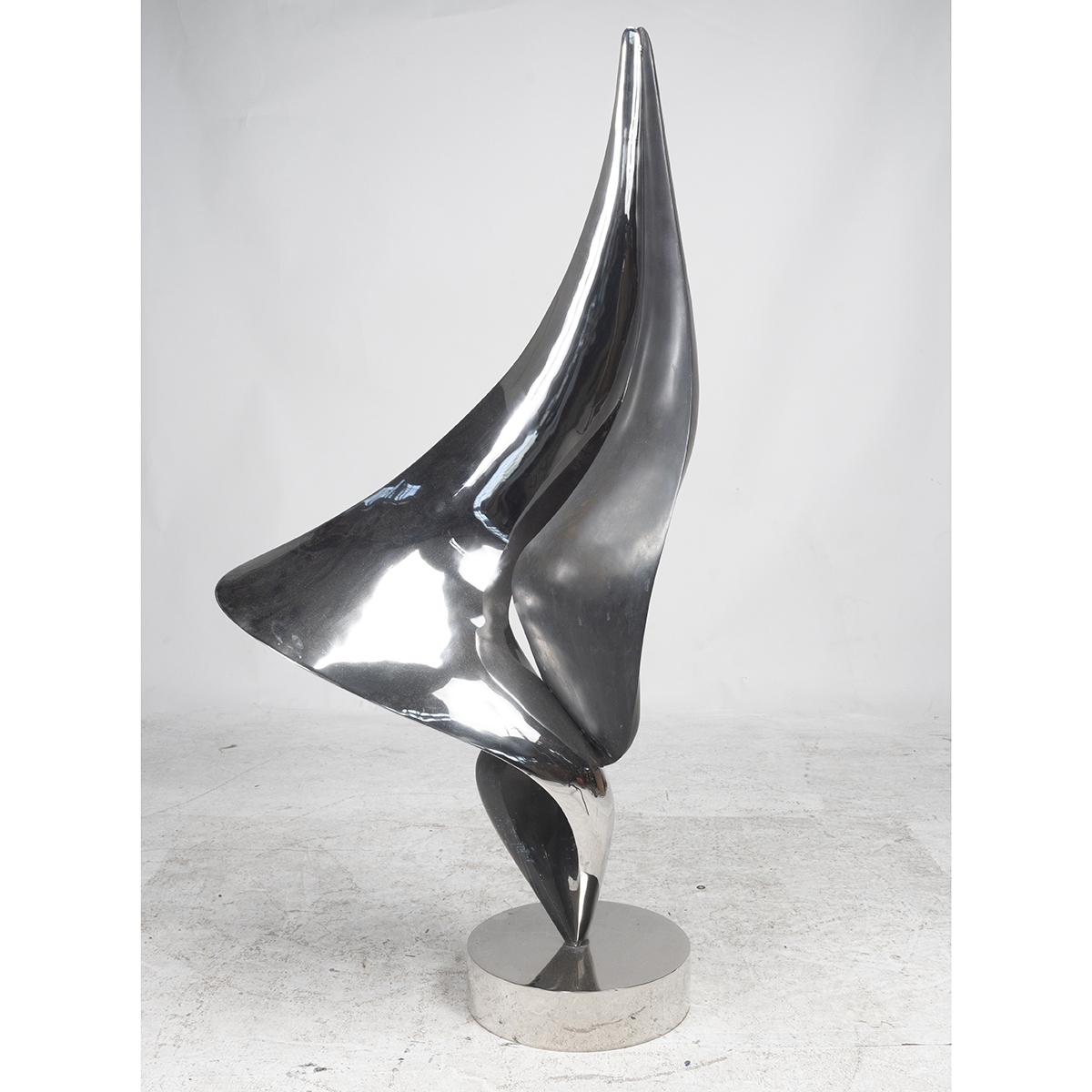 Artwork by Gidon Graetz, Composition, Made of chrome and copper metal