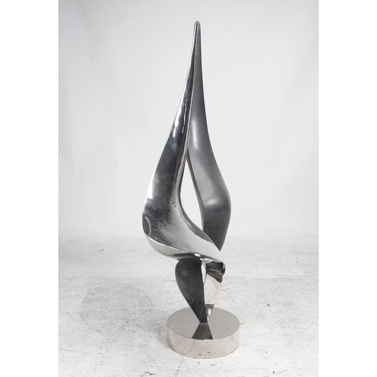 Artwork by Gidon Graetz, Composition, Made of chrome and copper metal