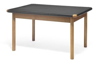 An ash wood dining room suite, consisting of a set of four chairs and a table - Viggo Jørgensen