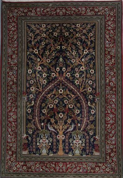 In wool and flowers surrounded by silk_x000D_. - Ghoum