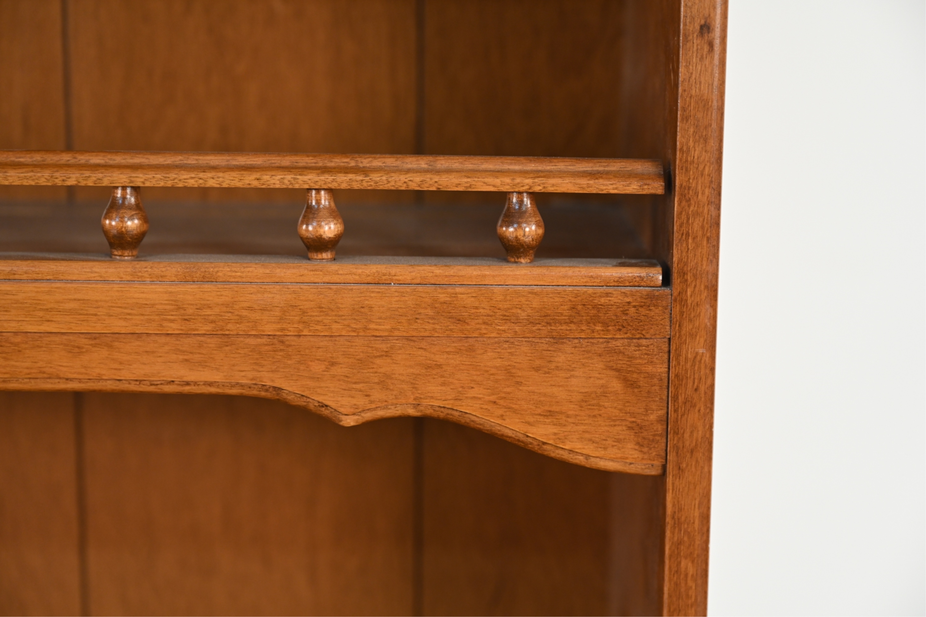 Ethan Allen | ETHAN ALLEN MAPLE HUTCH CABINET | MutualArt