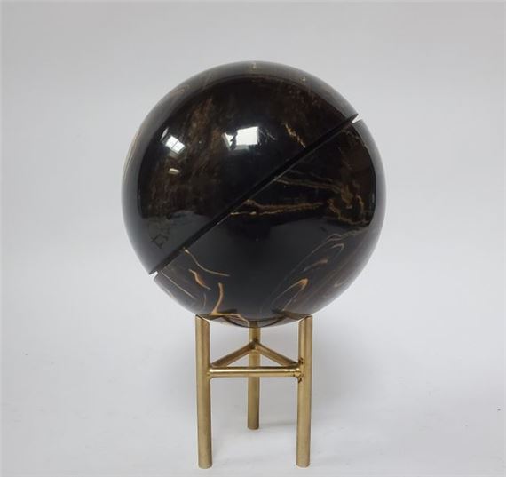 François Godebski | SPHERE à poser en résine marbrée et rainurée, sur
