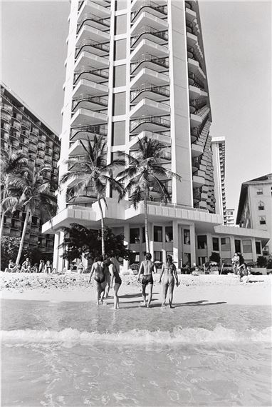 Henry Wessel | Untitled (from the Waikiki Beach, Hawaii series