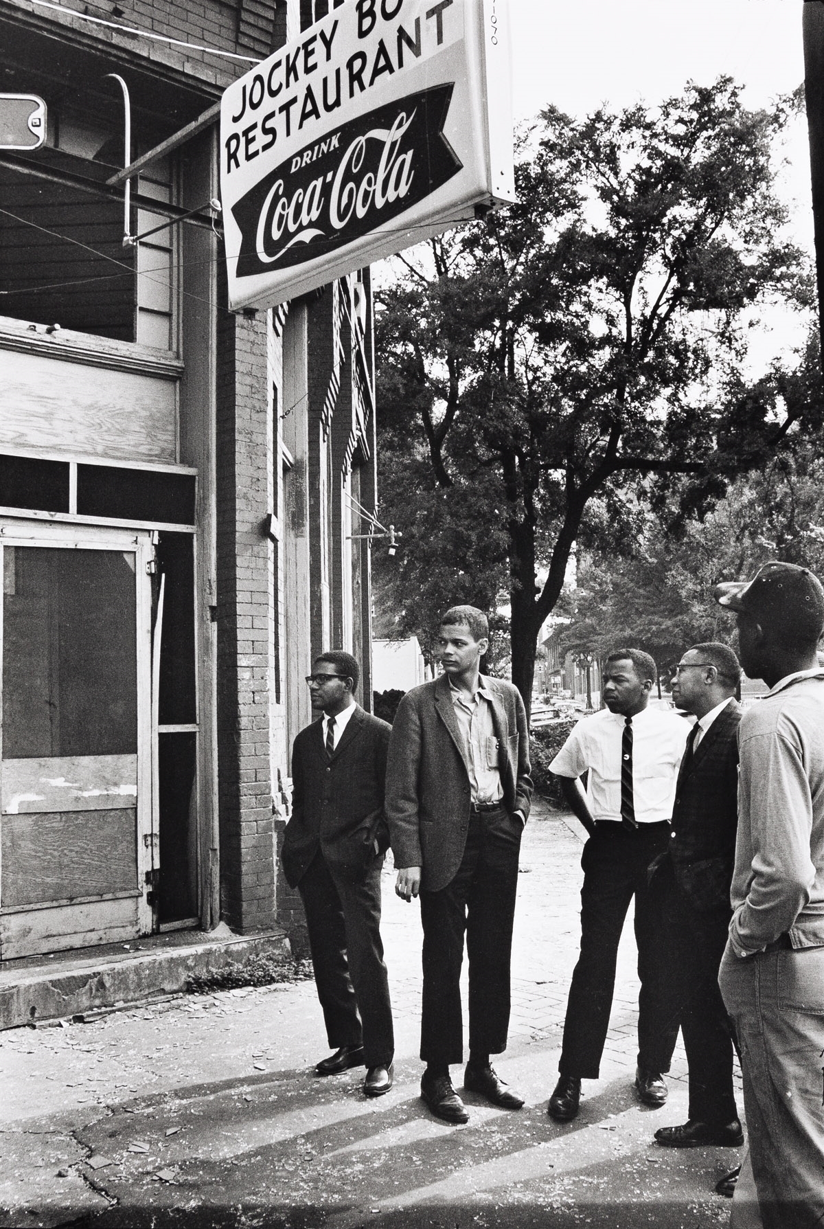 Danny Lyon | A portfolio of 40 Civil Rights photographs. | MutualArt