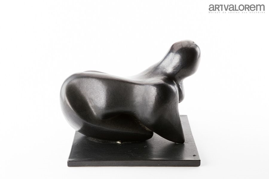 Tim Orr | Kneeling stylized woman | MutualArt