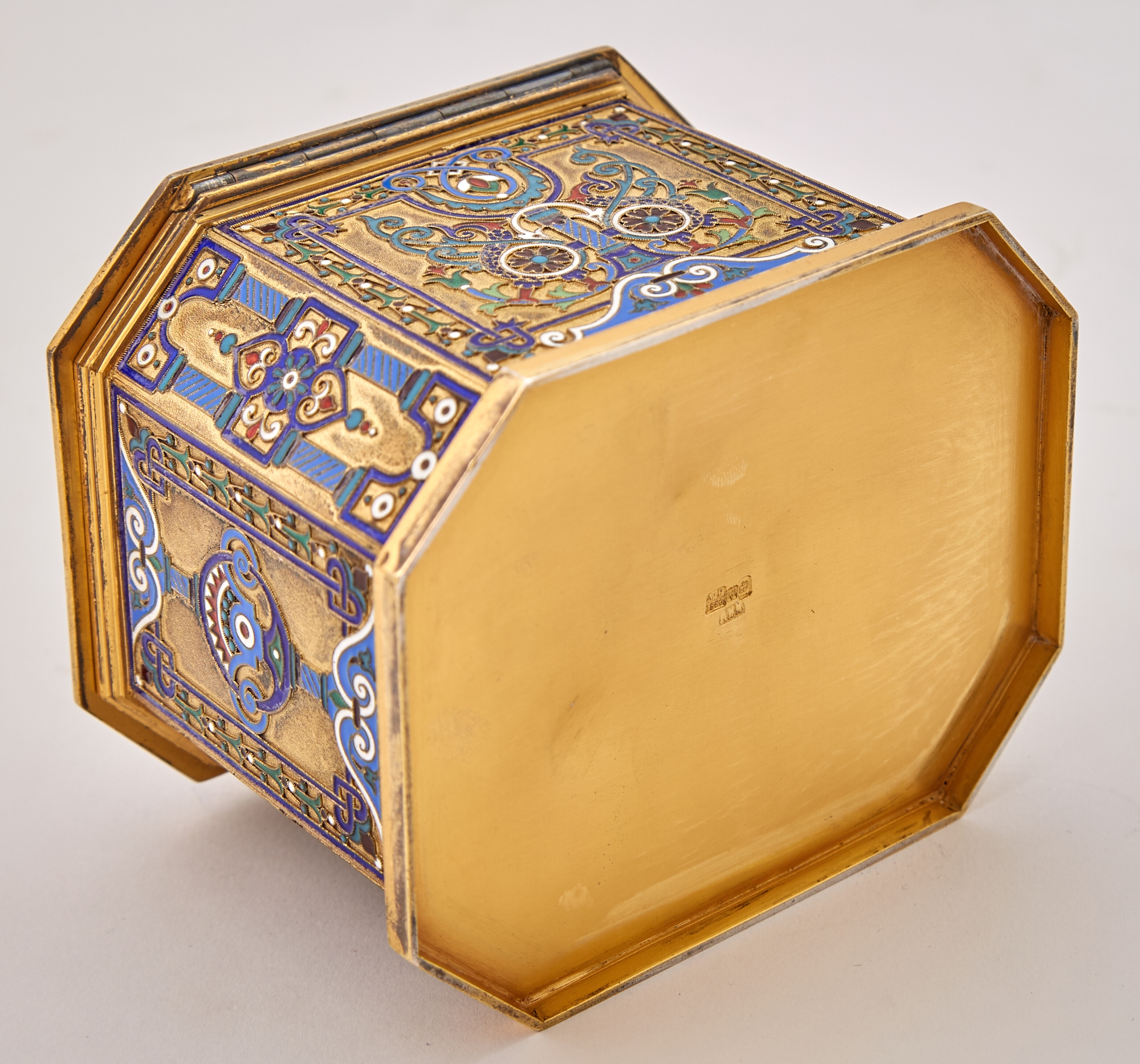 Antip Kuzmichev | Covered Box | MutualArt