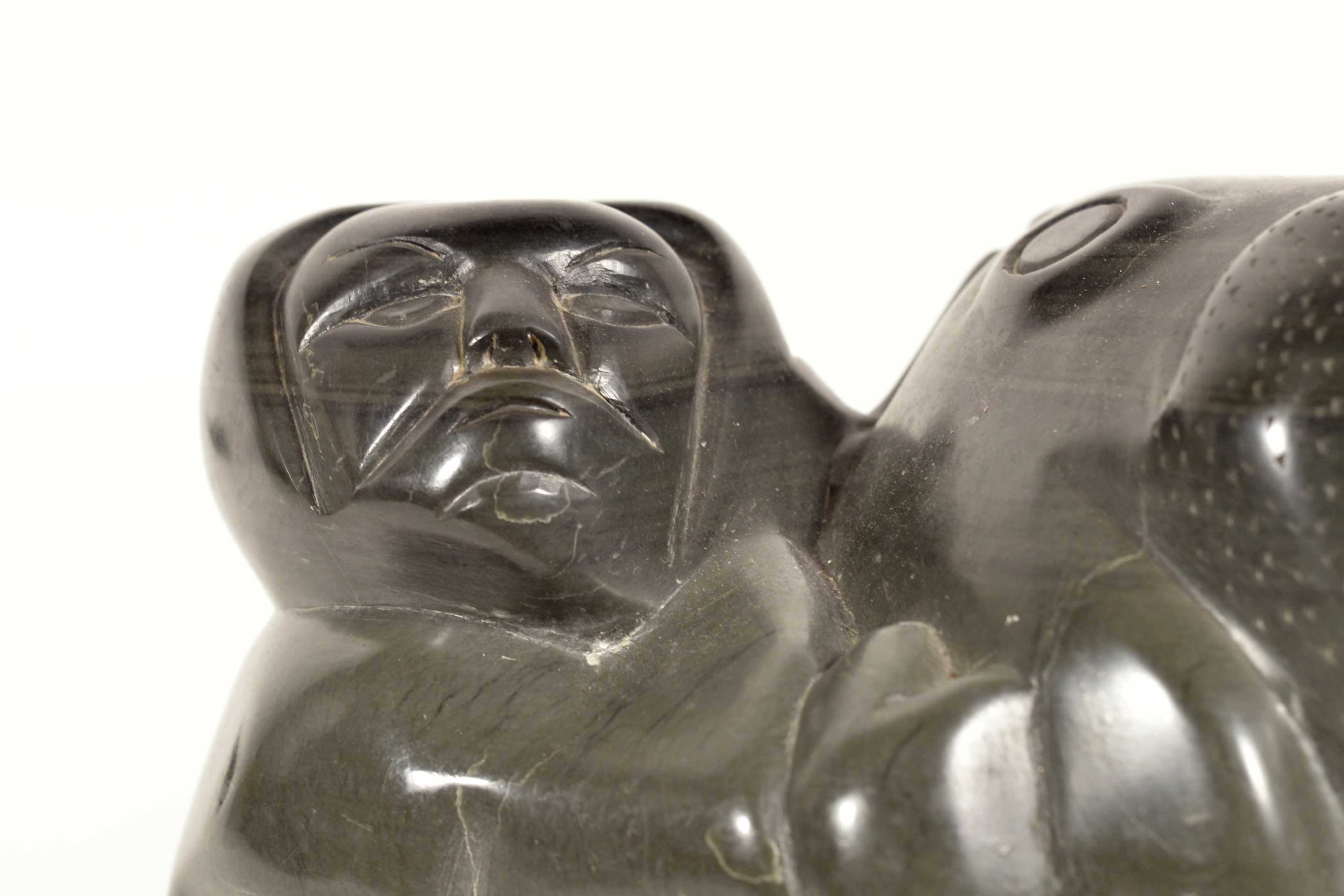 Shoona Aragutak | Inuit et morse | MutualArt