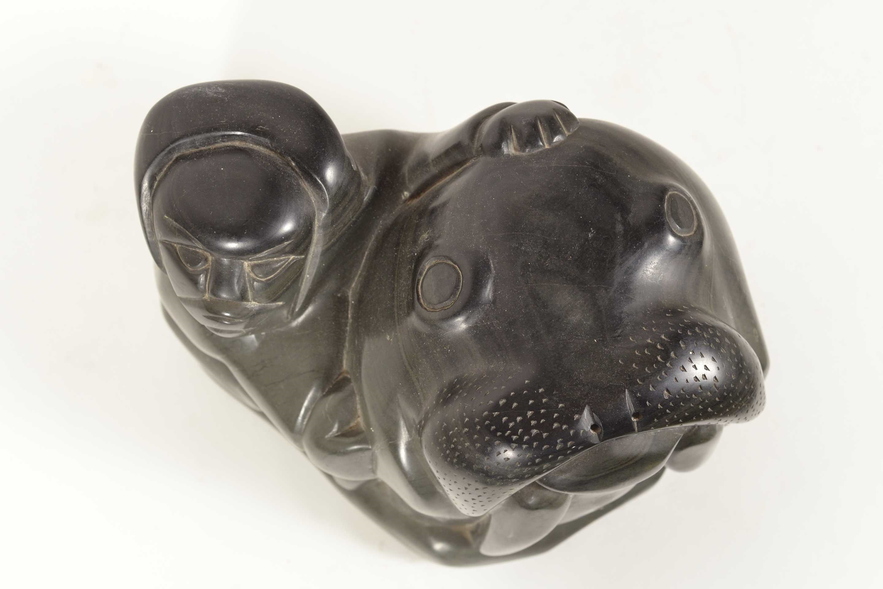 Shoona Aragutak | Inuit et morse | MutualArt