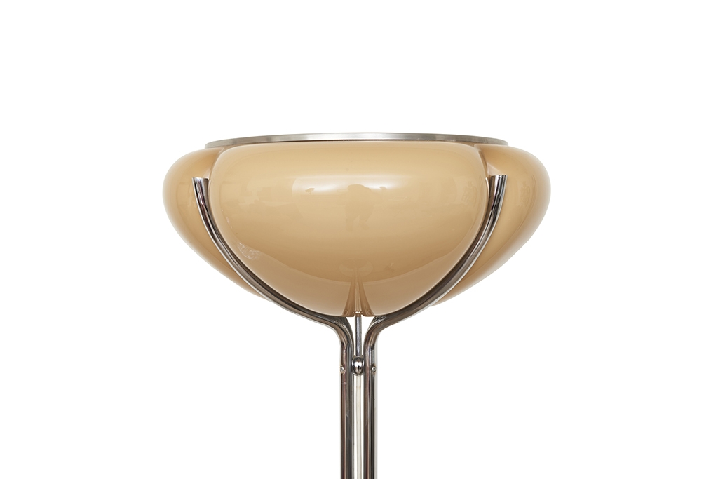Artwork by Harvey Guzzini, Quadrifoglio Floor Lamp, Made of Metal, polished chrome