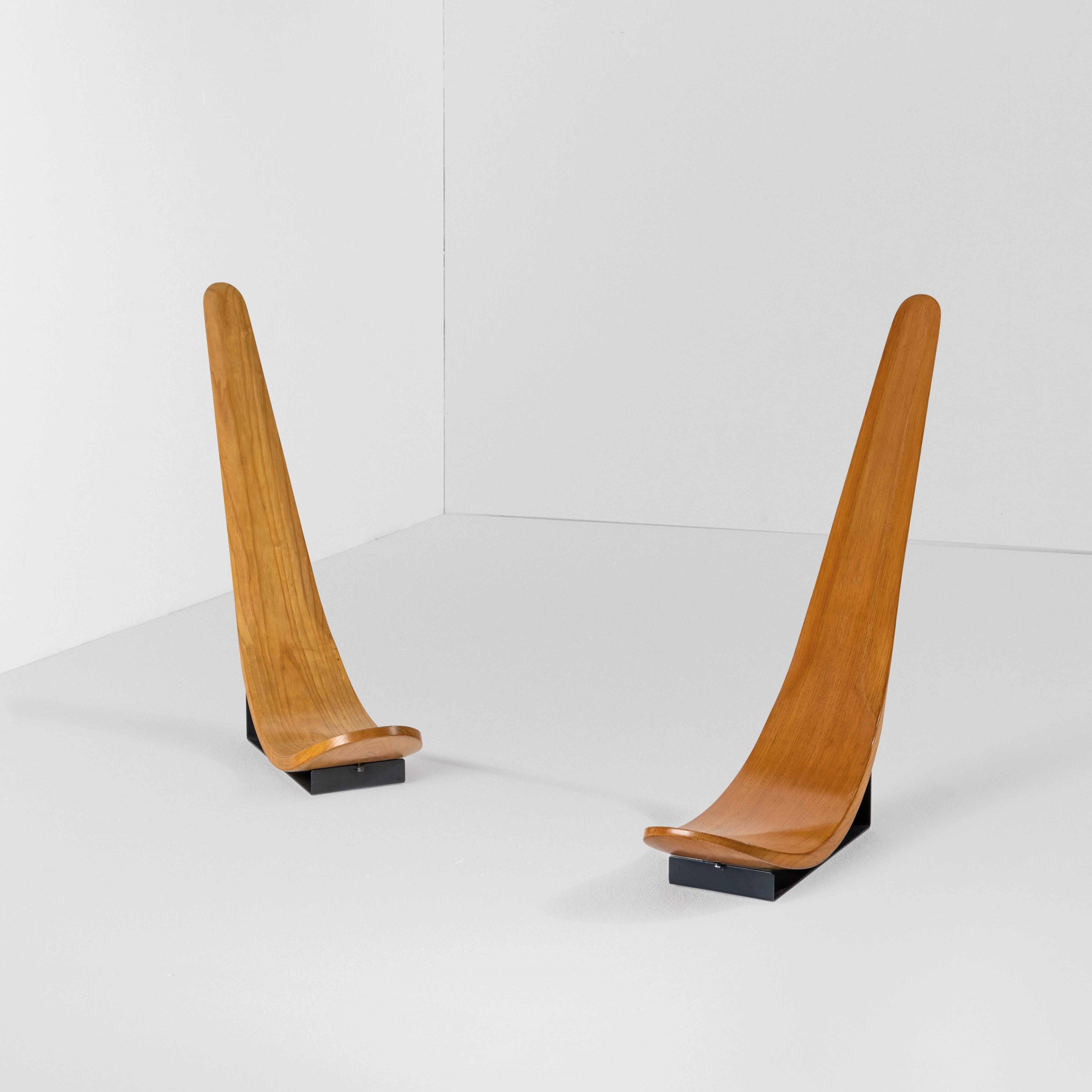 Artwork by Carlo Mo, Coppia di poltrone mod. Chip, Made of Seat and back in carved and curved wood and support in lacquered metal