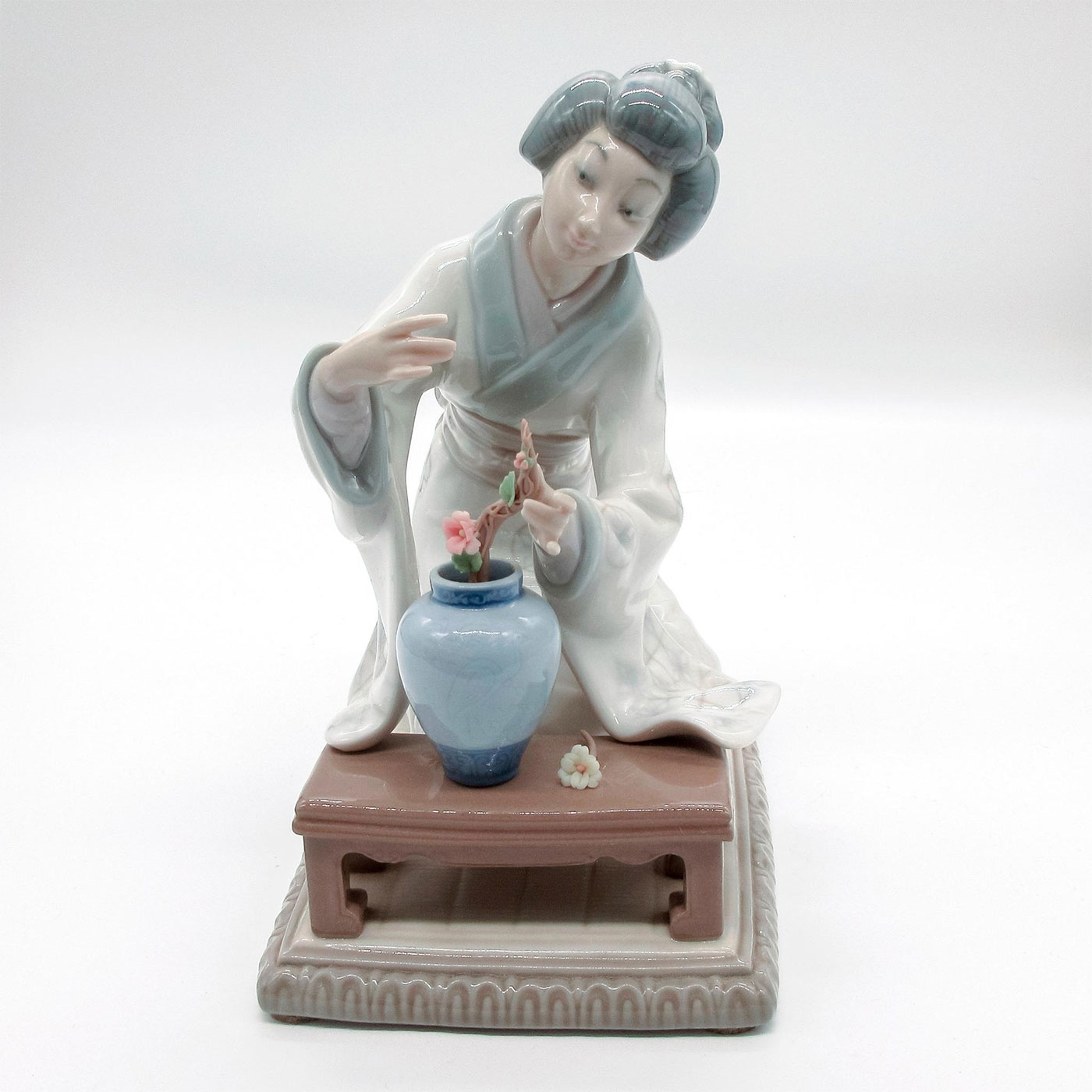 Vicente Martínez, Death Of The Swan 1004855 - Lladro Porcelain Figurine