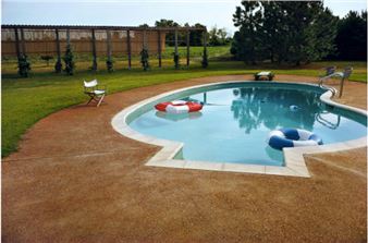 William Eggleston: The Outlands - David Zwirner, New York (525 W 19th Street)