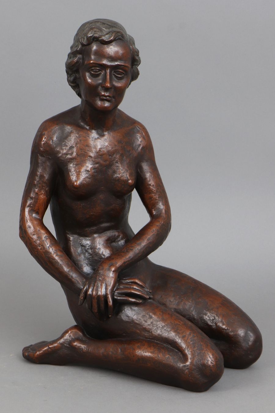 Artwork by Karl Gräser, Weiblicher Akt, Made of Ceramic with copper-brown patina