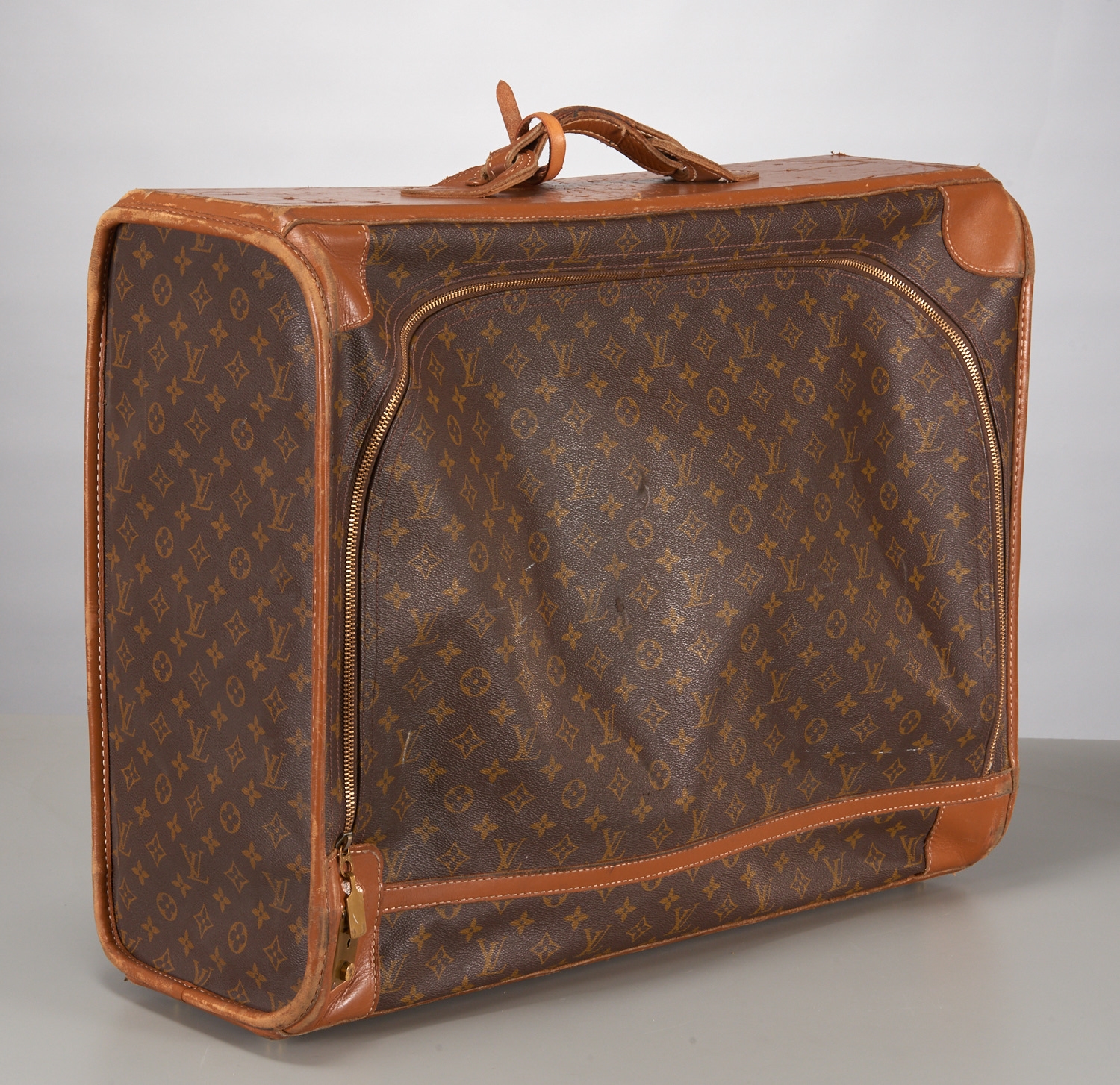 Lot - FOUR PIECES OF LOUIS VUITTON LUGGAGE Suitcase, garment bag