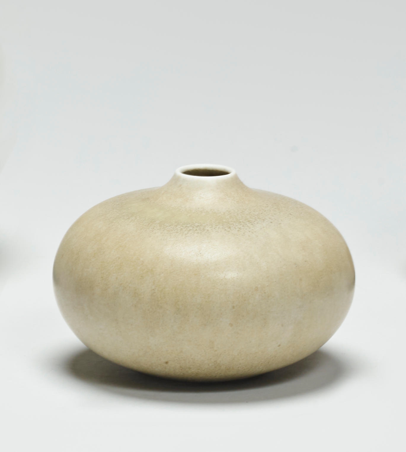 Artwork by Robert Deblander, Bouteille, Made of Turned stoneware and porcelain.