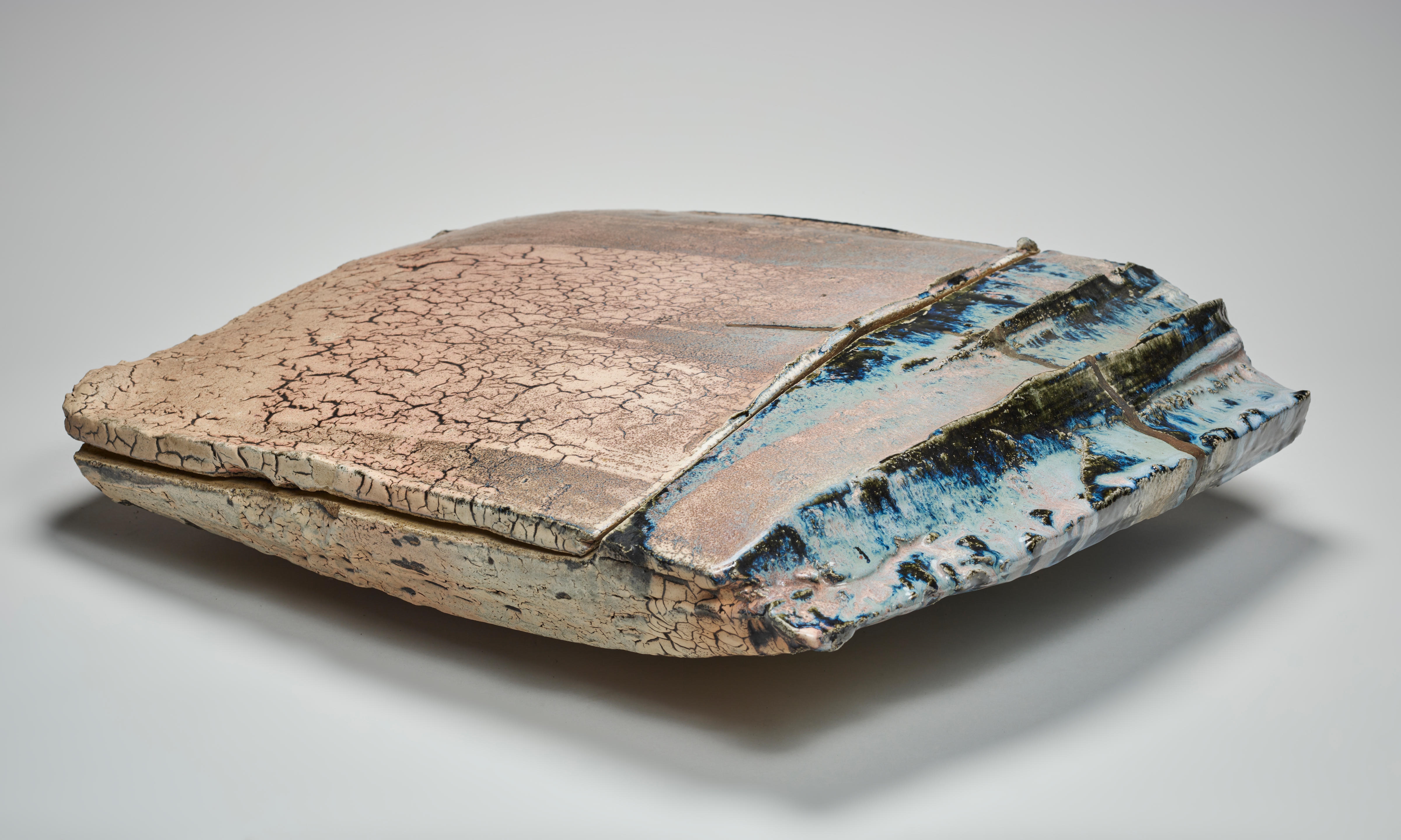 Artwork by Claude Champy, Boîte-urne avec socle, Made of Chamotte stoneware, mounted in slabs, crackled enamel in salmon pink, blue-green tones on a black background, reliefs on one side of the lid.