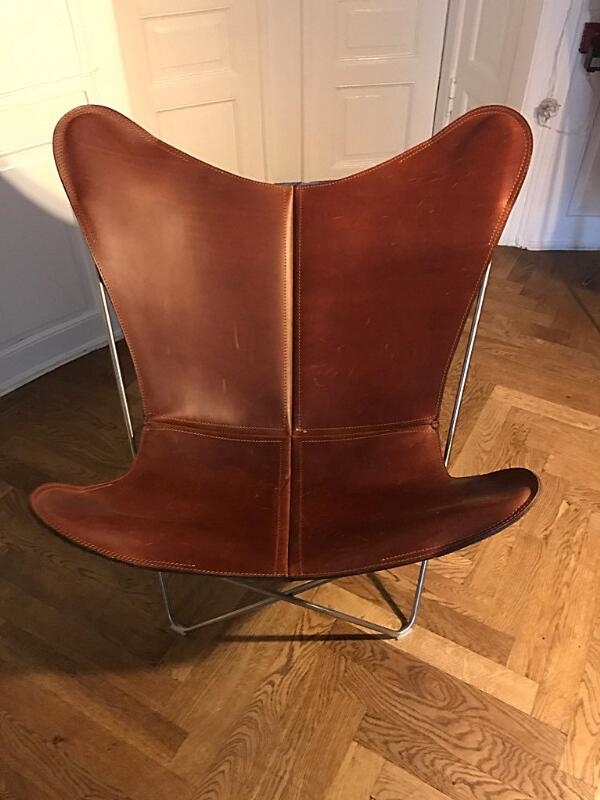 Artwork by Dennis Marquart, A pair of high-backed lounge chairs with stainless steel frame, Made of stainless steel