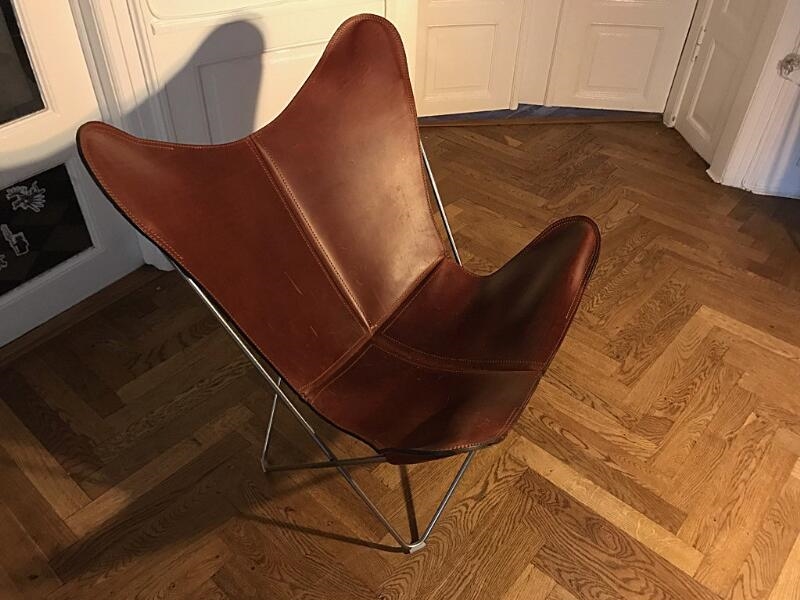 Artwork by Dennis Marquart, A pair of high-backed lounge chairs with stainless steel frame, Made of stainless steel